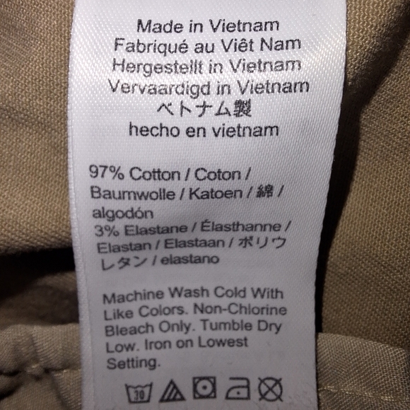 Pair of J.Crew ladies tan shorts in a size 8. Cotton/elastane material. Pre-love - Picture 2 of 8